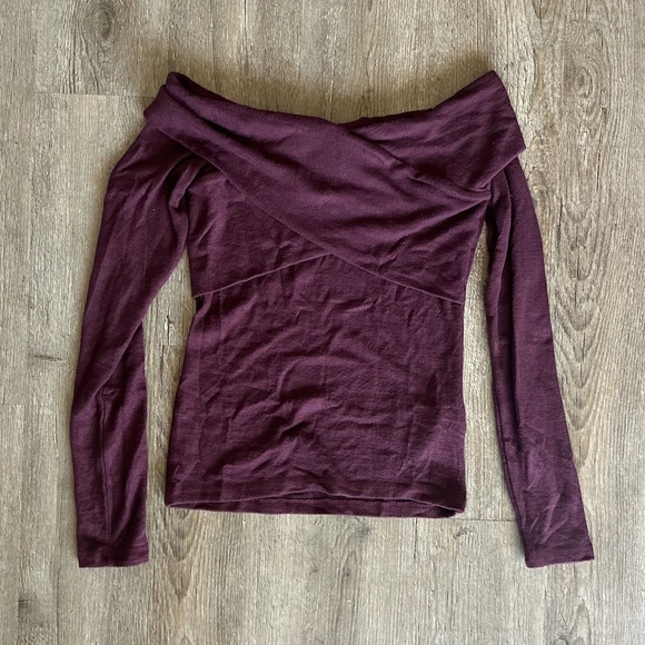 Abercrombie Off-the-Shoulder Maroon Top - Picture 1 of 3